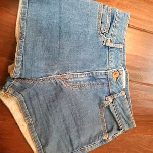 Bullhead  jean shorts size 3 in blue